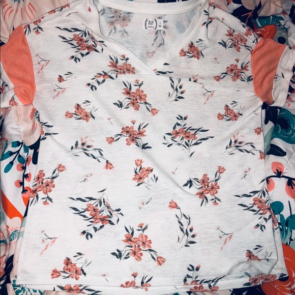 Flower shirt - Picture 1 of 2